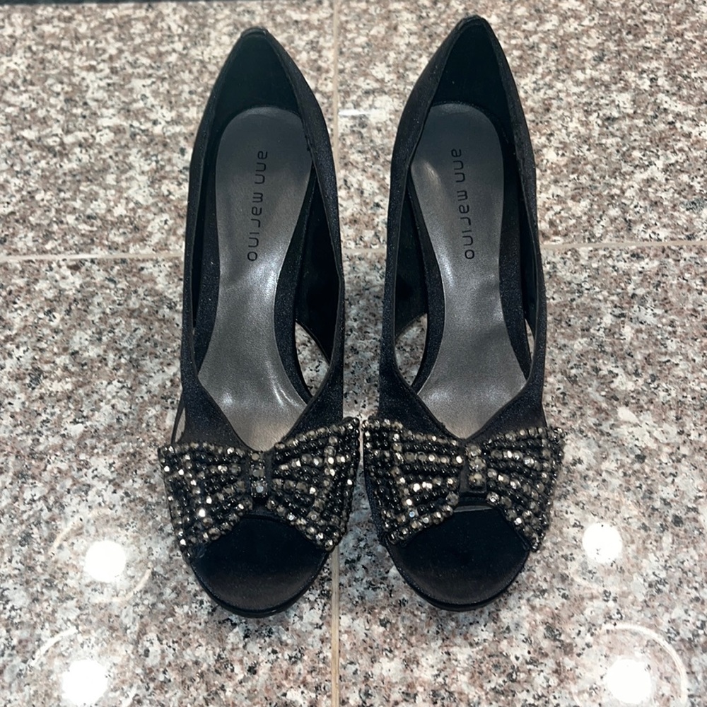 Ann Marino bow heels